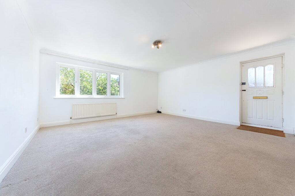 Apartment in Epsom and Ewell, Stoneleigh - View 3