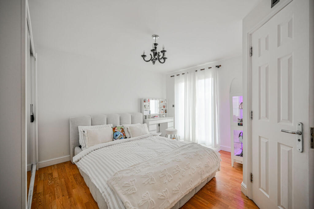 Apartment in London - View 5
