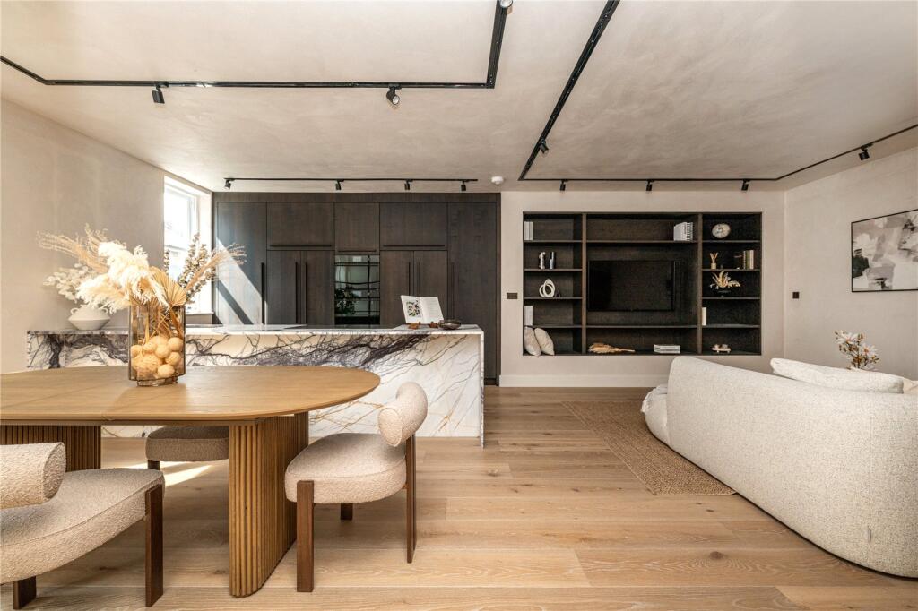 House in London - View 2