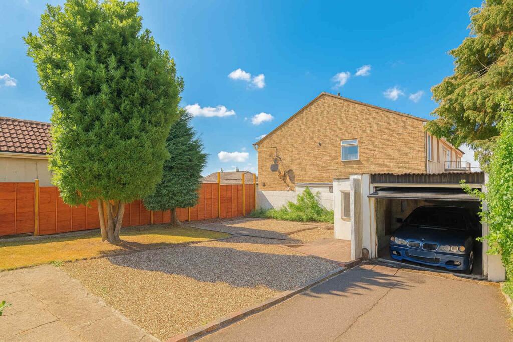 House in Weston-super-Mare, Oldmixon - View 2