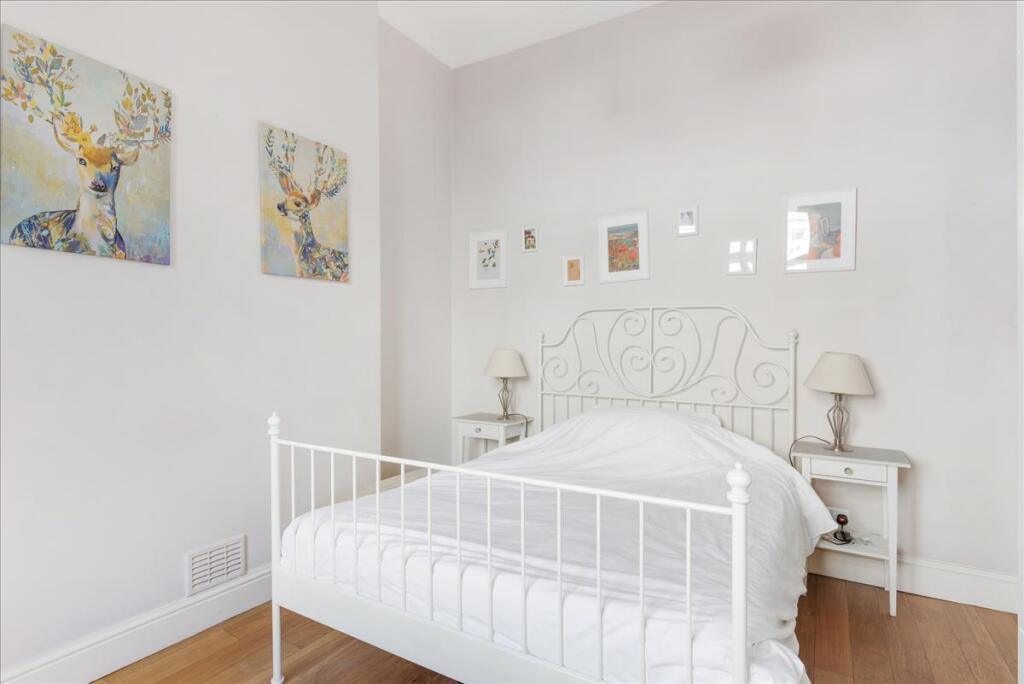 Apartment in London - More