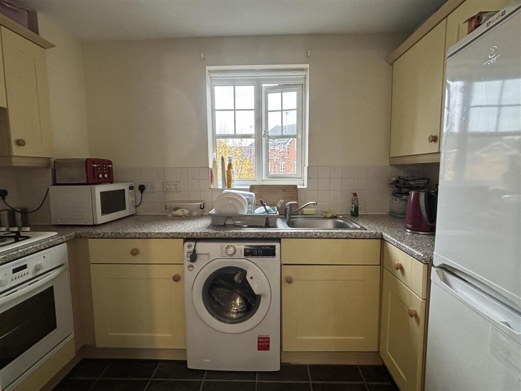 Symphony Close, Edgware photo 4