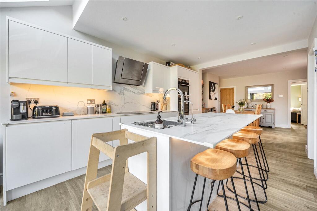 Prospect Road, Rowledge, Farnham, Surrey, GU10 photo 2