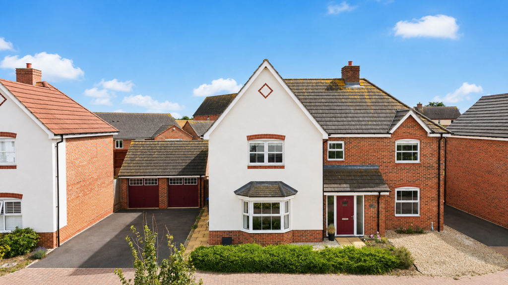 Main image of property: Hawthorn Place, Stratford-upon-Avon CV37 7FJ