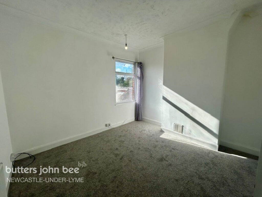 House in Stoke-on-Trent, Oakhill - More