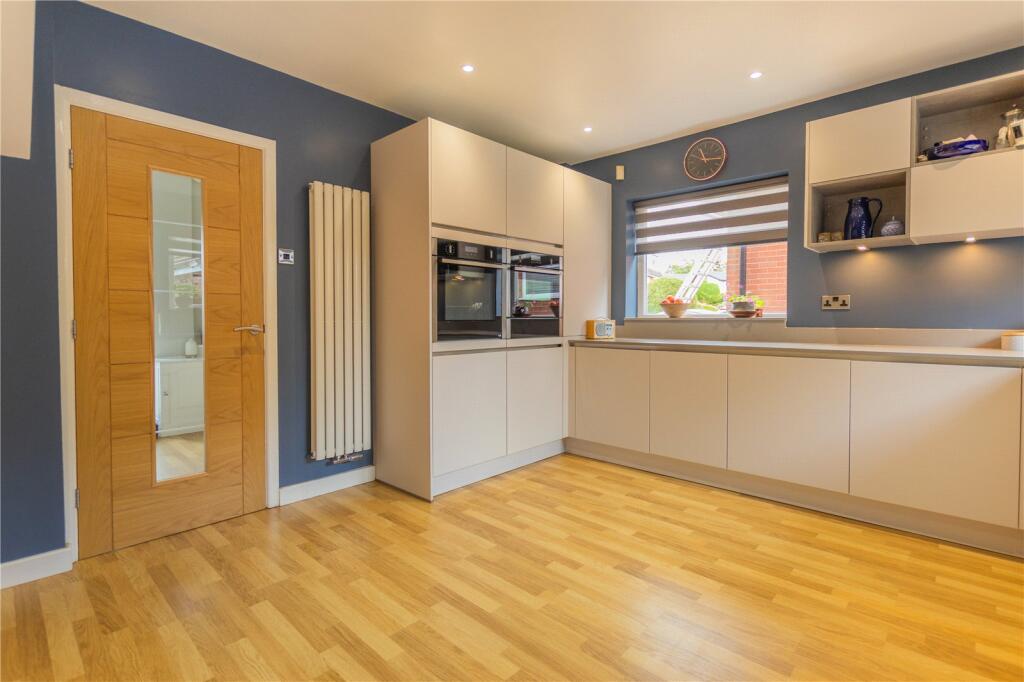 29, Kirkdale Drive, Royton, Oldham, Greater Manchester, OL2 photo 4