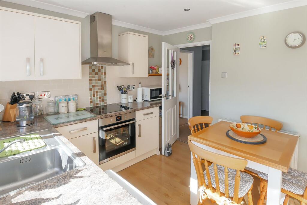 Oakcroft Gardens, Littlehampton photo 3