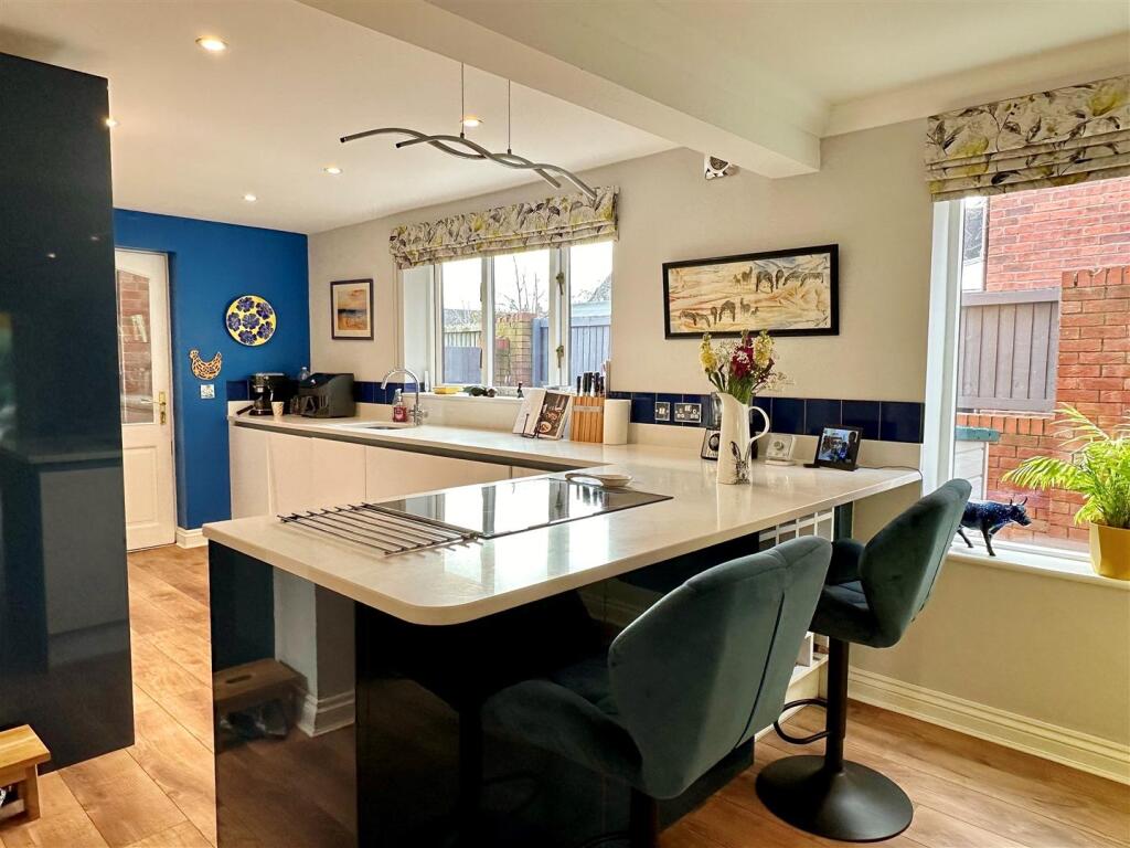 House in Stratford-on-Avon, Alcester - More
