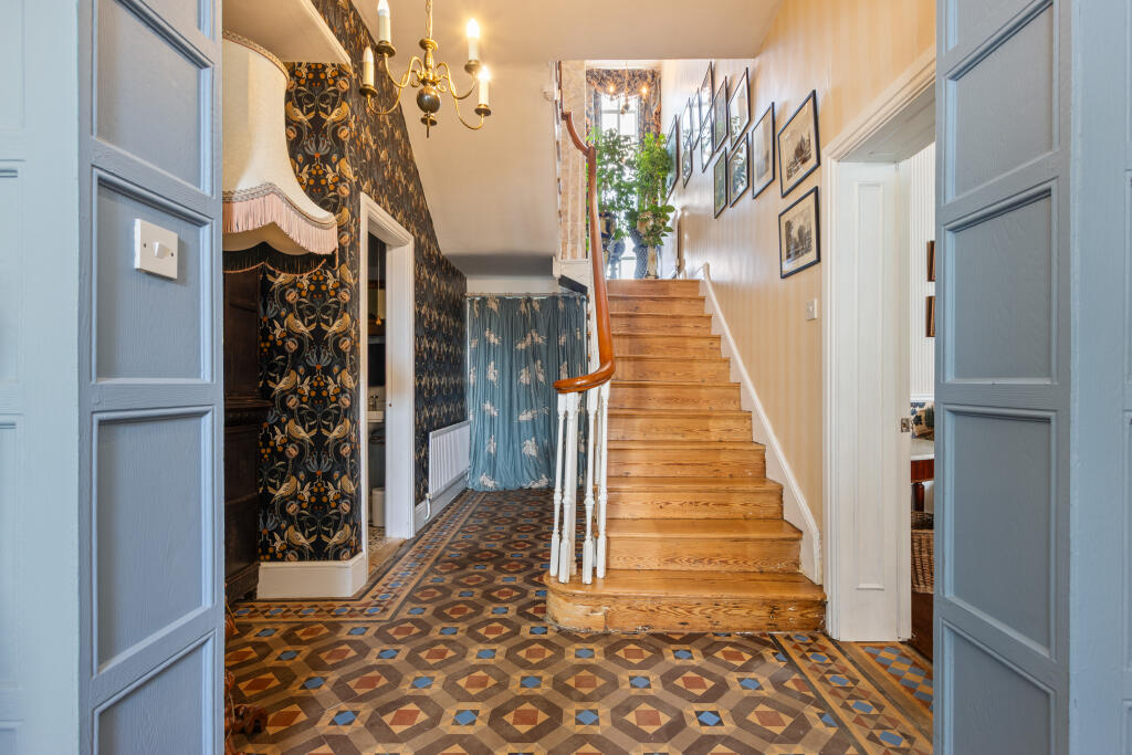 House in Lincoln - View 5