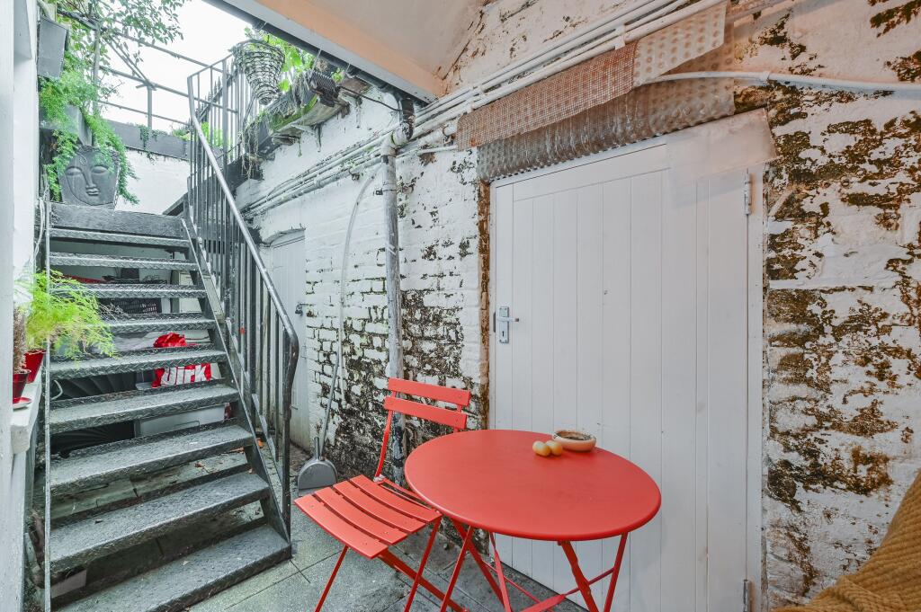 Apartment in London - More
