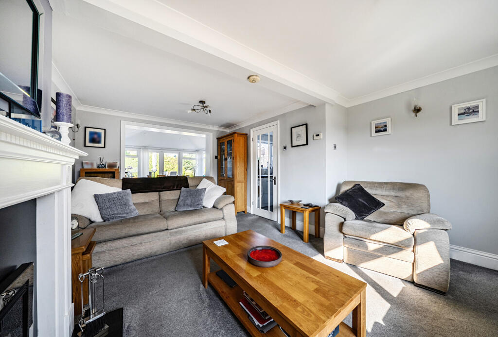 House in Tandridge, Bridgeham, Burstow - View 4