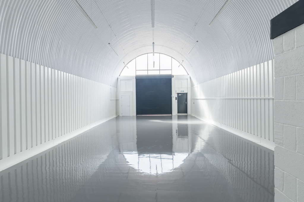 An empty arch with white lining