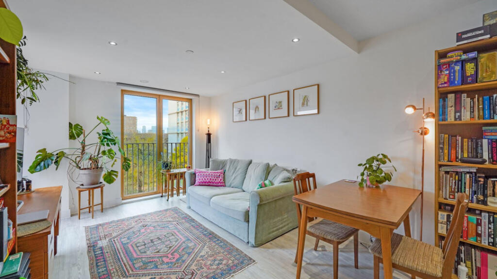 Main image of property: 90 Bromley High Street, London, E3 3YF