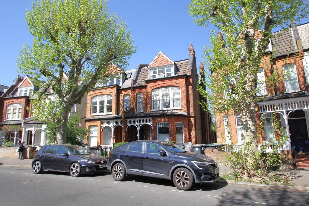 Main image of property: Kings Avenue, London, N10