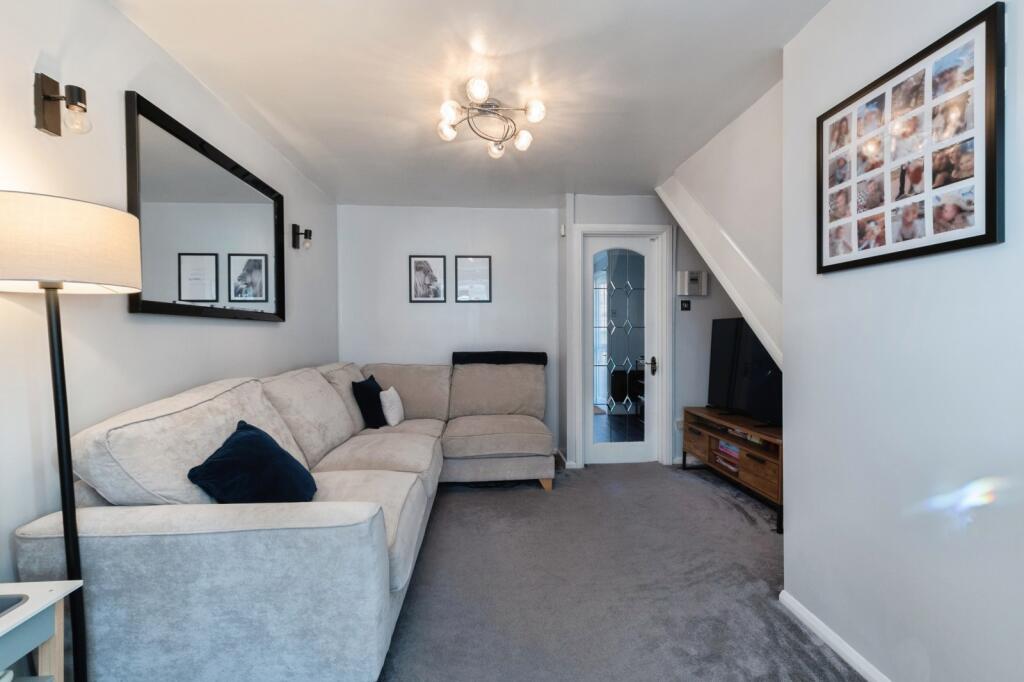 Mapperton Close, POOLE, Dorset, BH17 photo 2