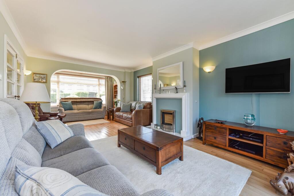 Sea Drive, Felpham, PO22 - More