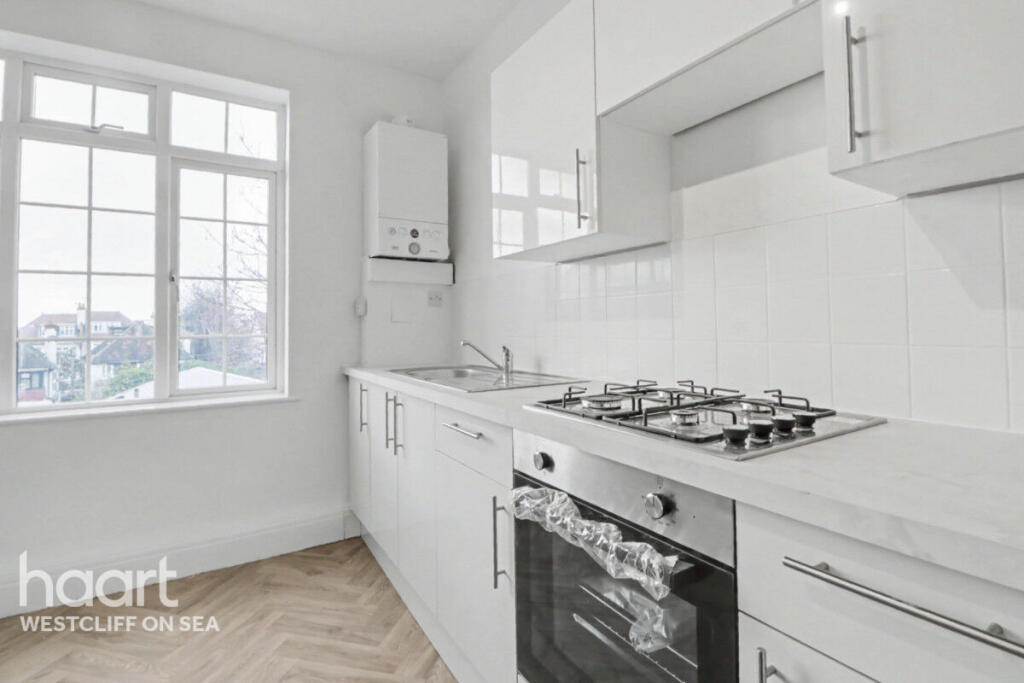 Hamlet Court Road, Westcliff-On-Sea photo 3