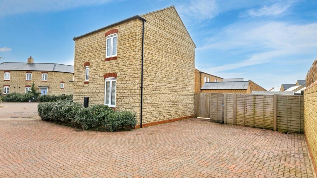 Main image of property: 5 Holt Close, Bicester