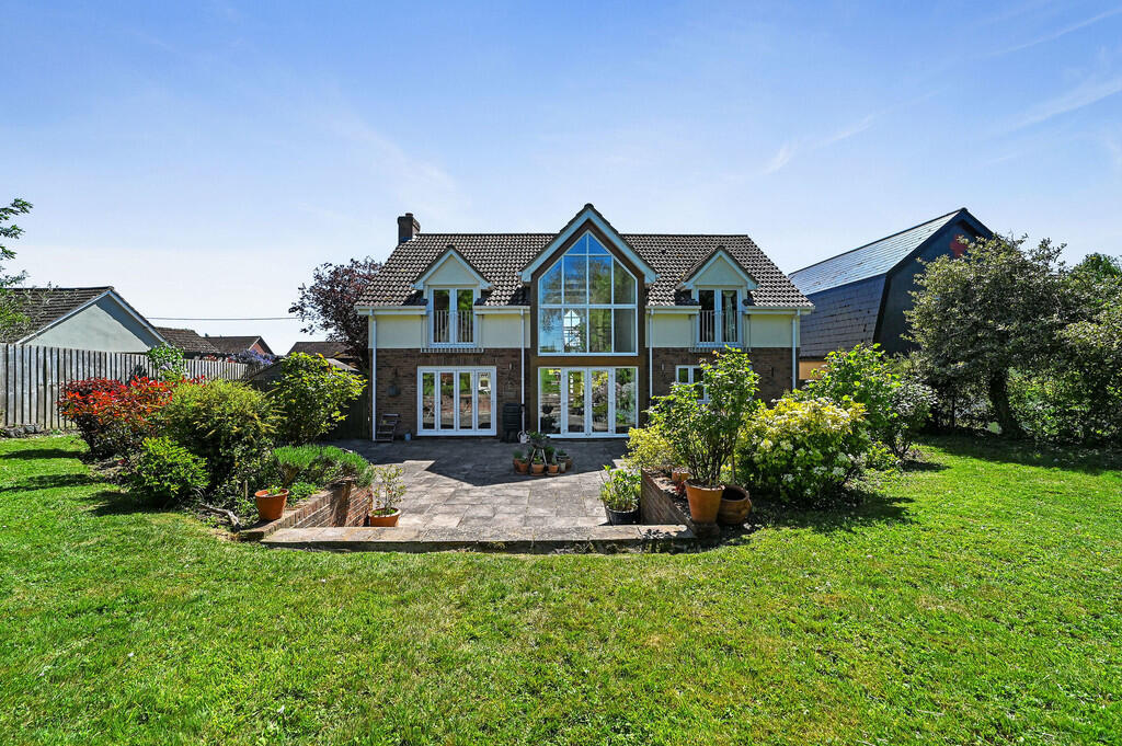 4-bed detached on Lower Farm Road, Ringshall, £600,000