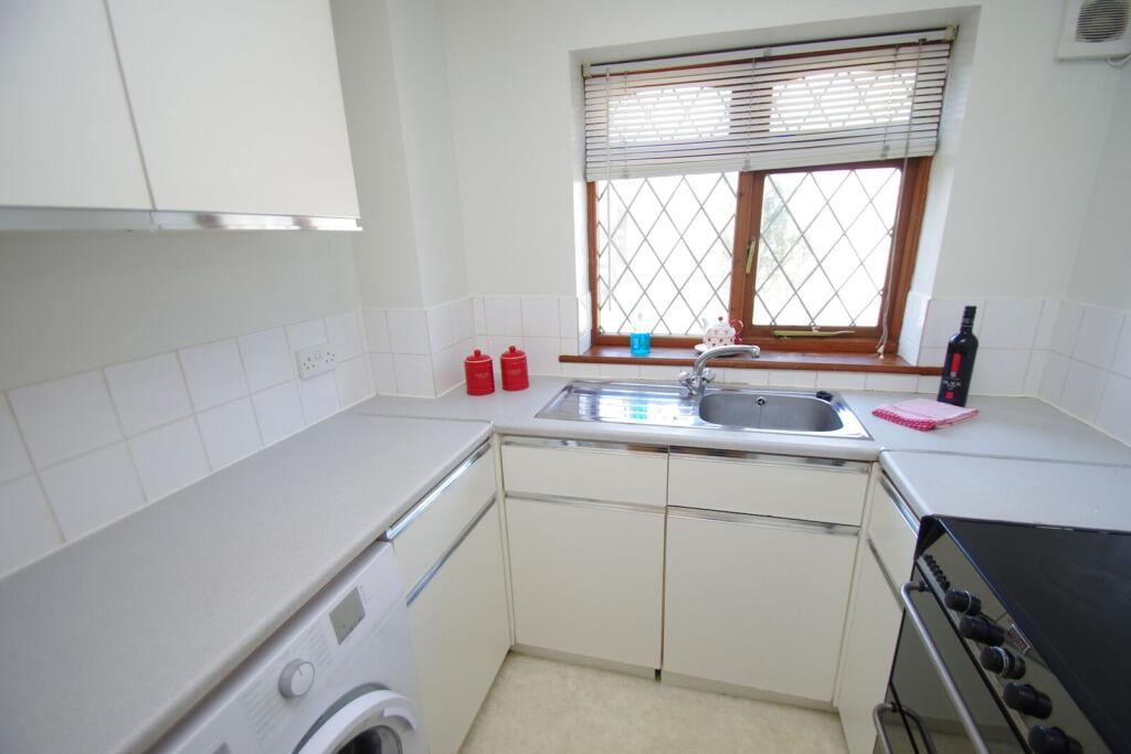 Apartment in Watford, Hertfordshire - View 3