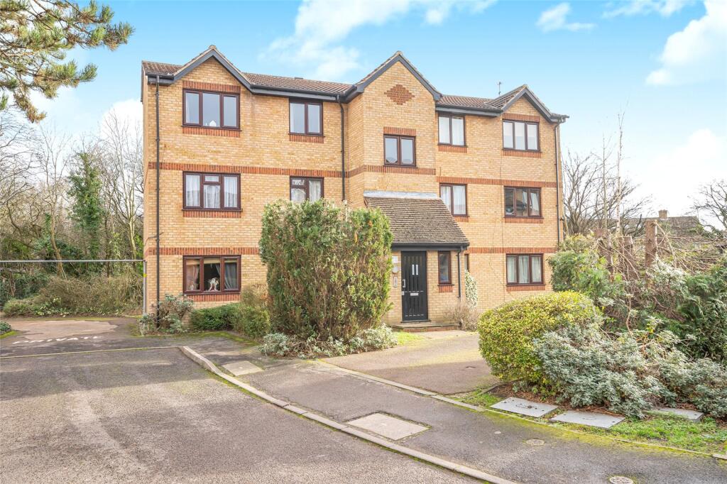 1-bed flat on Courtlands Close, Watford, Hertfordshire, WD24, £190,000