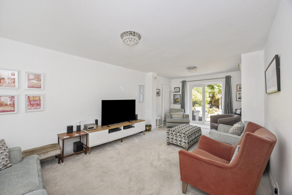 Ashurst Drive, Worthing, BN12 photo 5