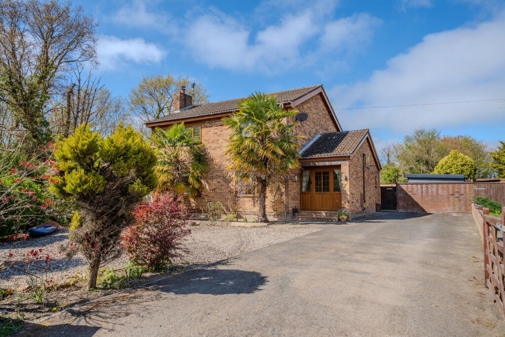 Main image of property: Monckton Crescent, Lowestoft, NR32 2QY