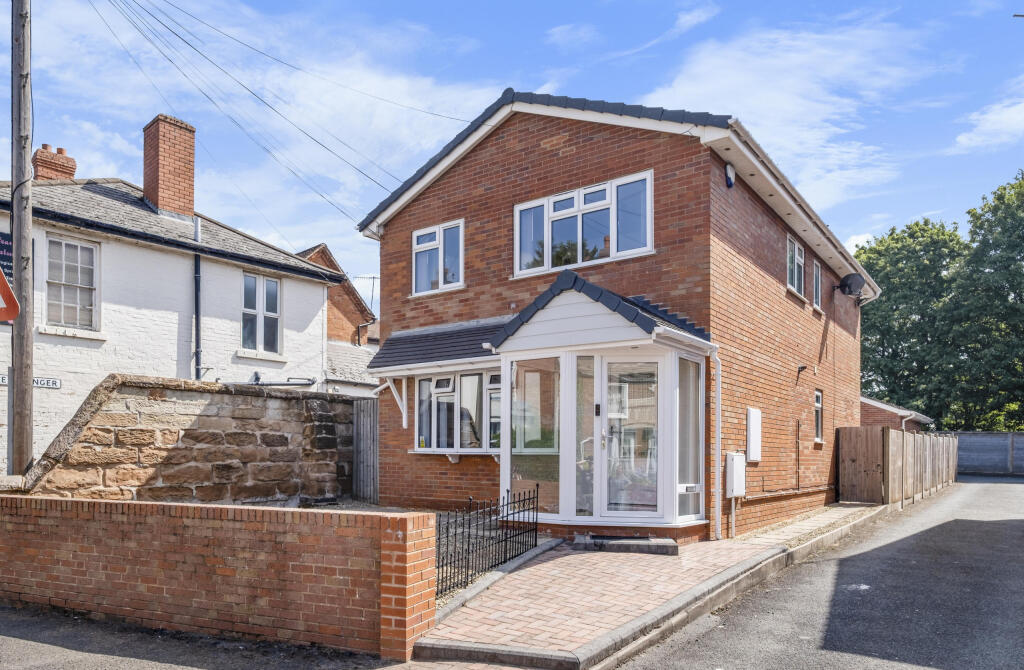 Main image of property: Worcester Road, Bromsgrove B61 7HP