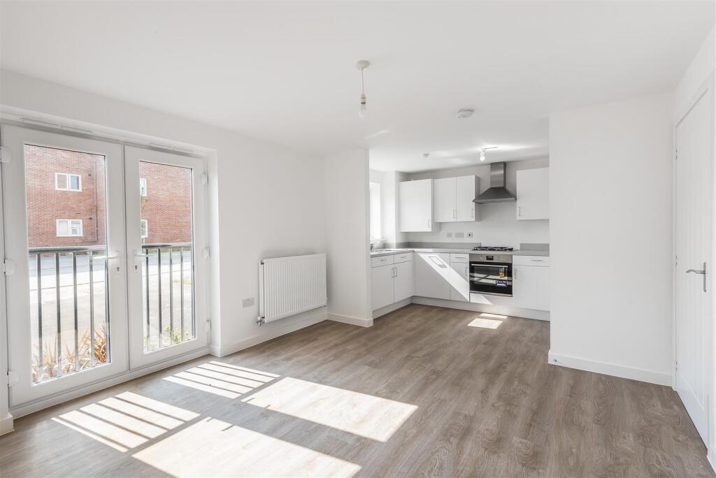 Apartment in Vale of White Horse, Wellington Gate, Grove - View 3
