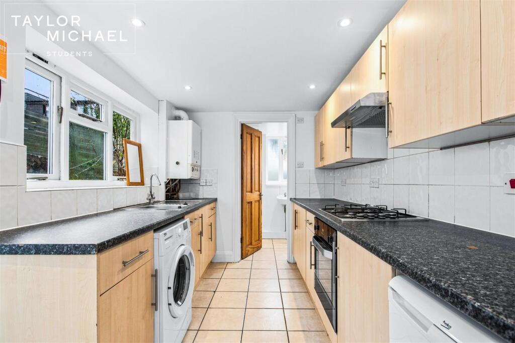 4 bedroom terraced house for rent