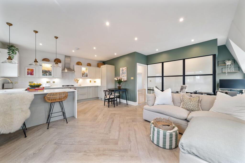 Main image of property: Stile Hall Gardens, Gunnersbury, Chiswick, W4