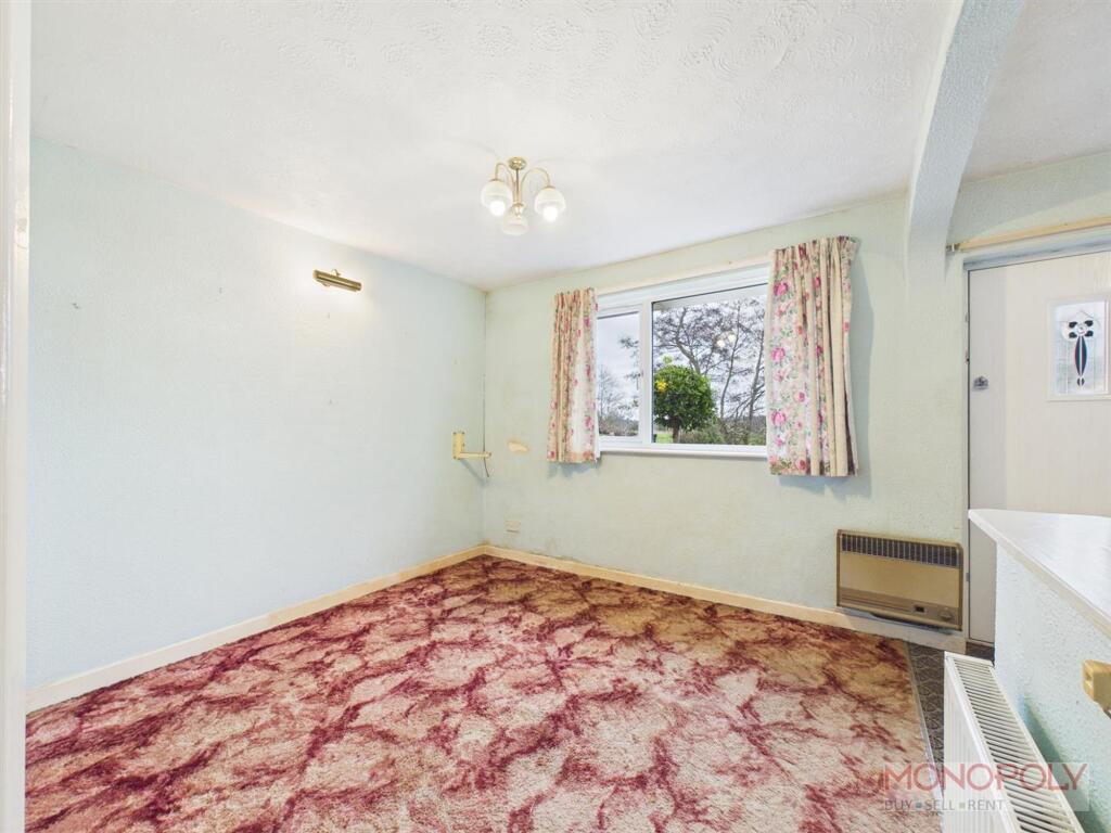 Elwyn Drive, Marchwiel, LL13 photo 4