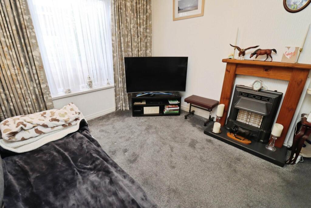 House in Wirral, Liverpool City Region - View 3