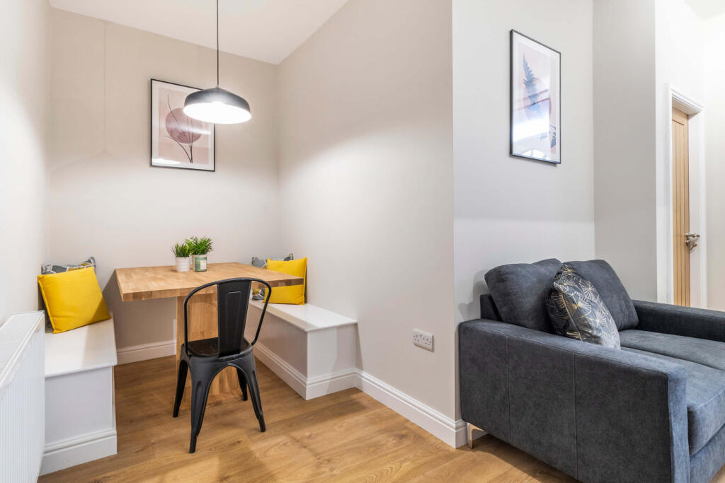 House in Leeds, West Yorkshire - View 3