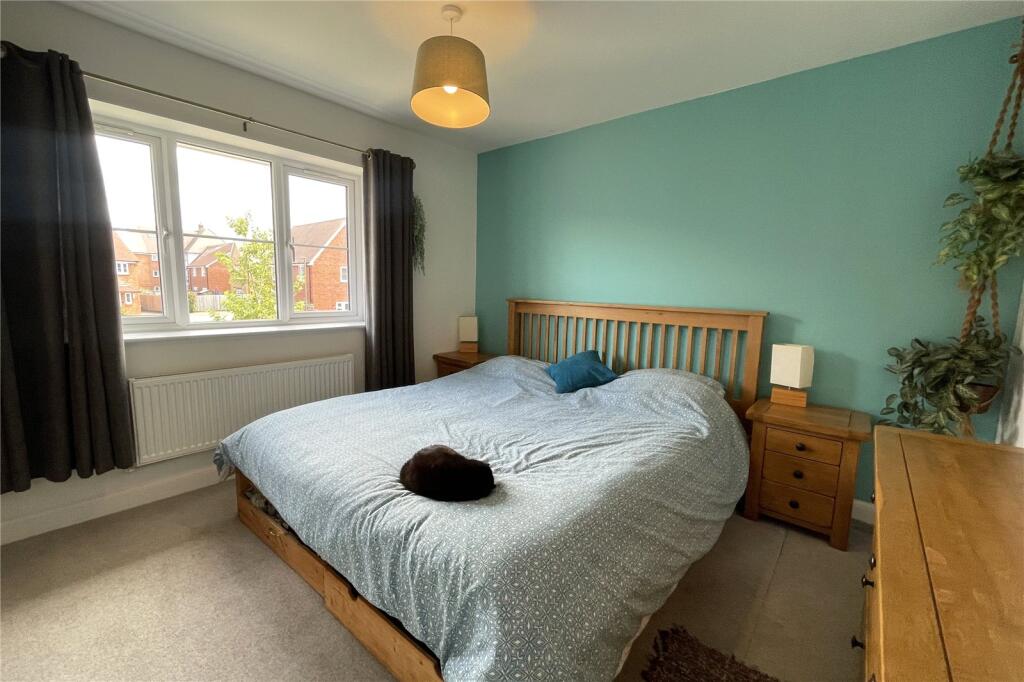 House in Guildford, Ash - More