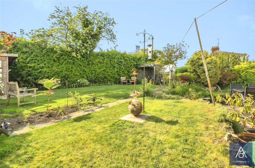 House in Brackley, West Northamptonshire - More