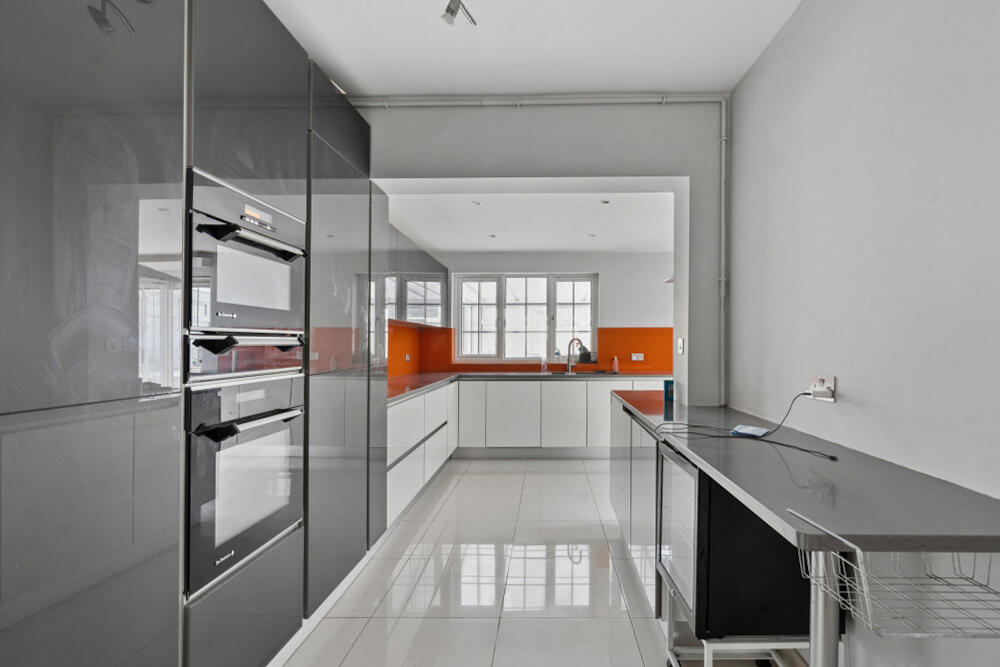House in London - View 2