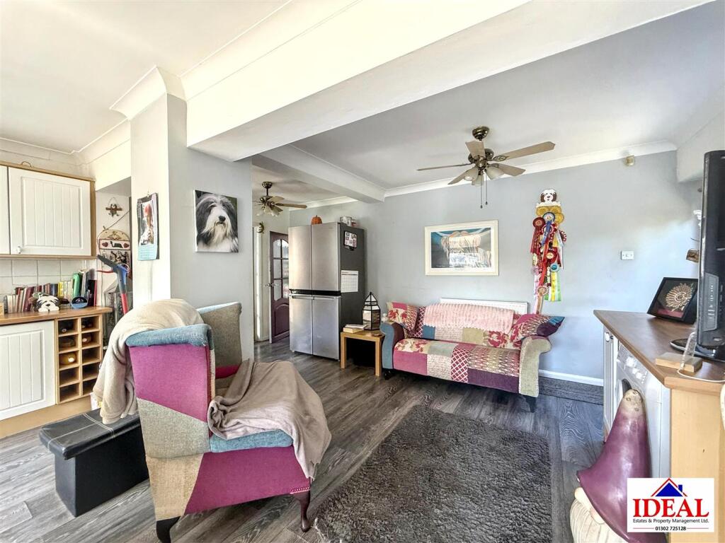 House in Doncaster, Adwick le Street - View 5
