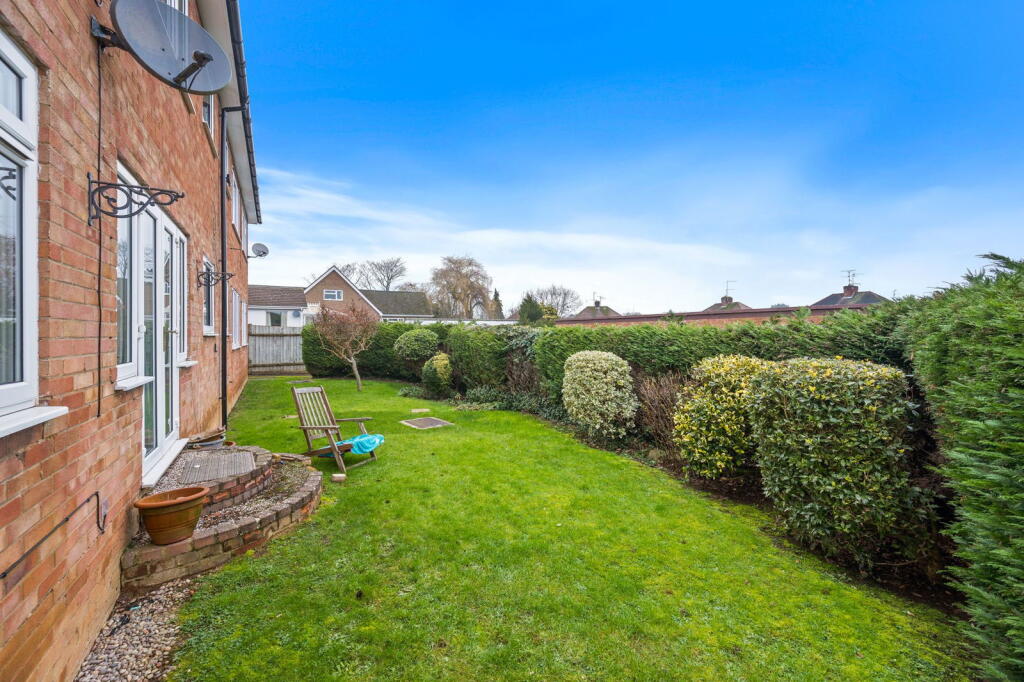 Pipers Close, Kettering NN15 photo 2