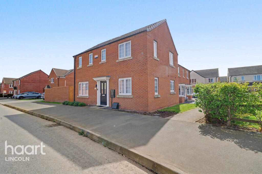 3-bed detached on Whittle Road, Sleaford, £290,000