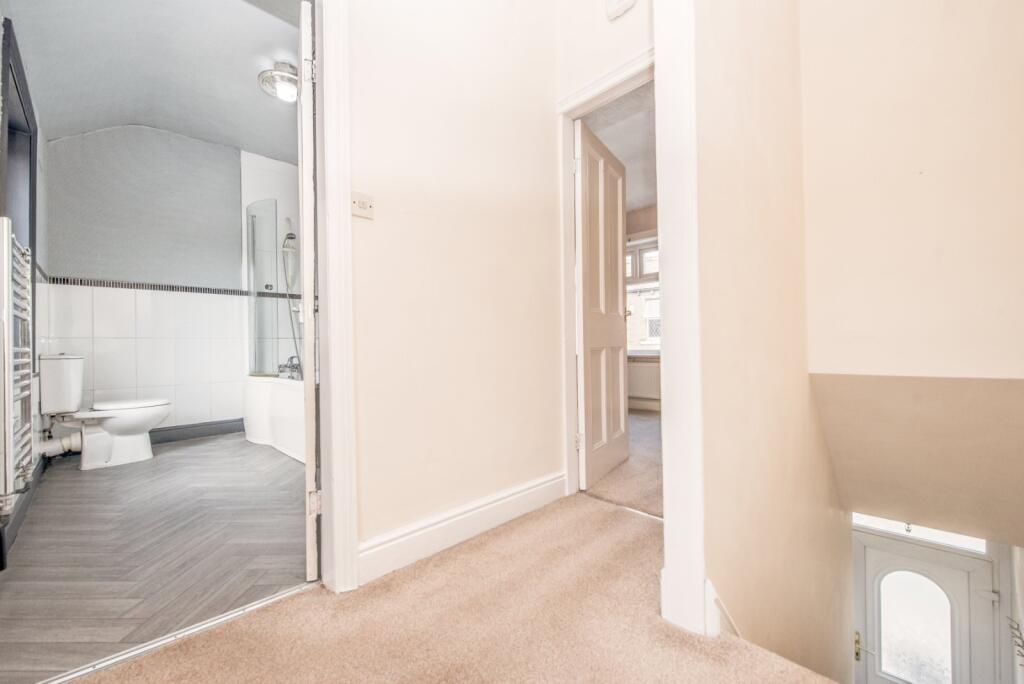 House in Kirklees, West End, Cleckheaton - More
