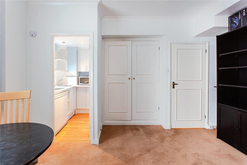 Apartment in London, Fitzrovia - View 3