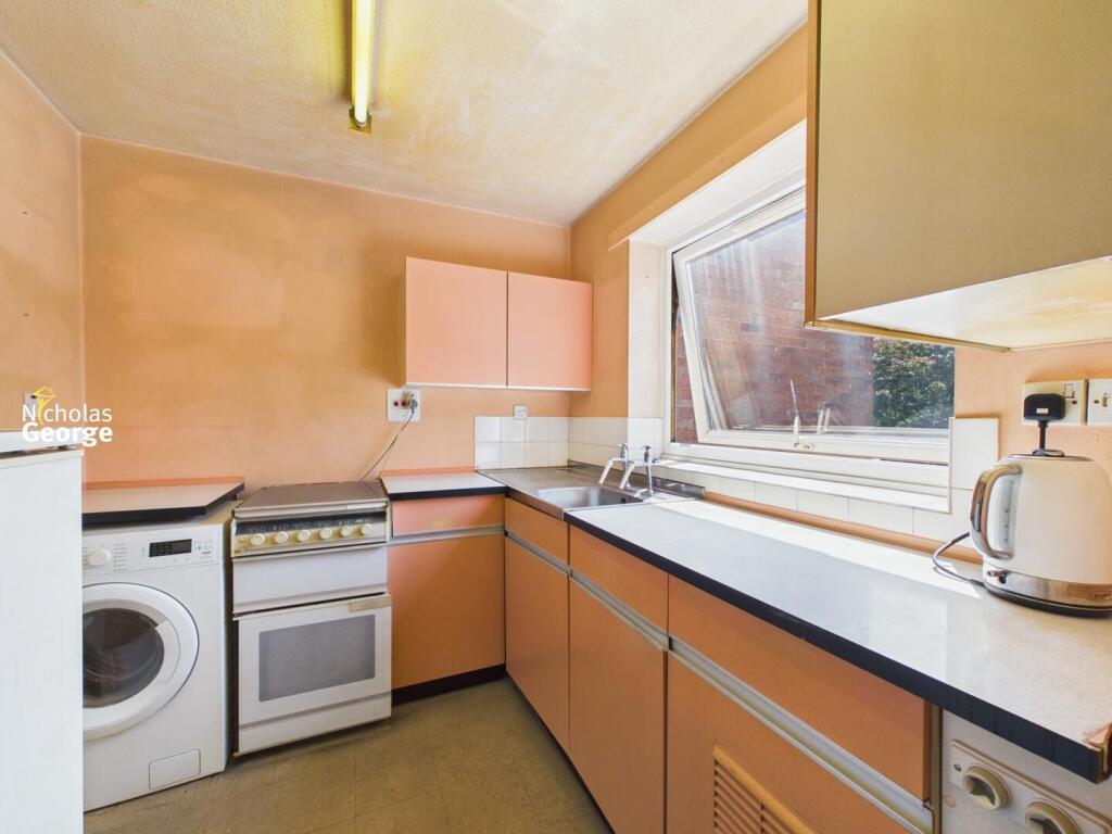 Apartment in Birmingham, Sparkhill - View 2