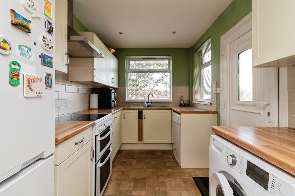 House in Gedling, Nottinghamshire - View 3