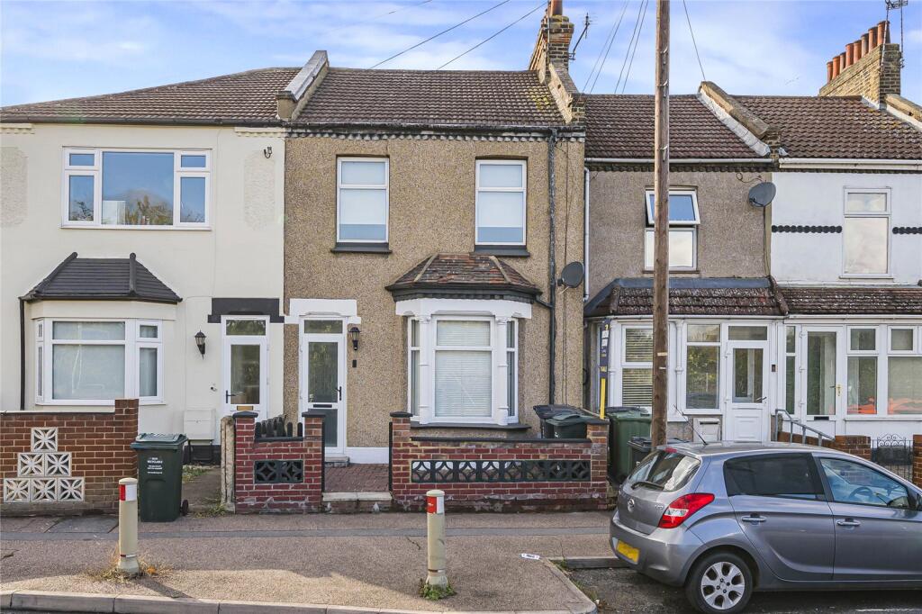 3-bed terraced on Stanhope Road, Swanscombe, Kent, DA10, £300,000