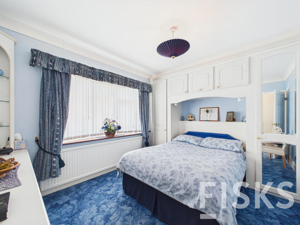 House in Castle Point, Benfleet - More
