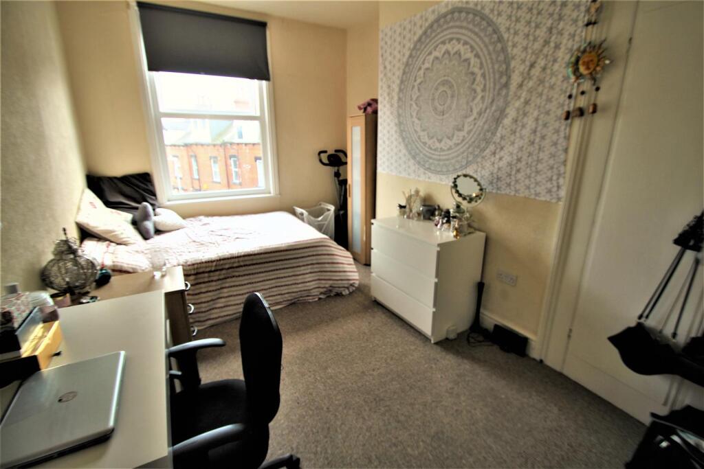 6 bedroom terraced house for rent