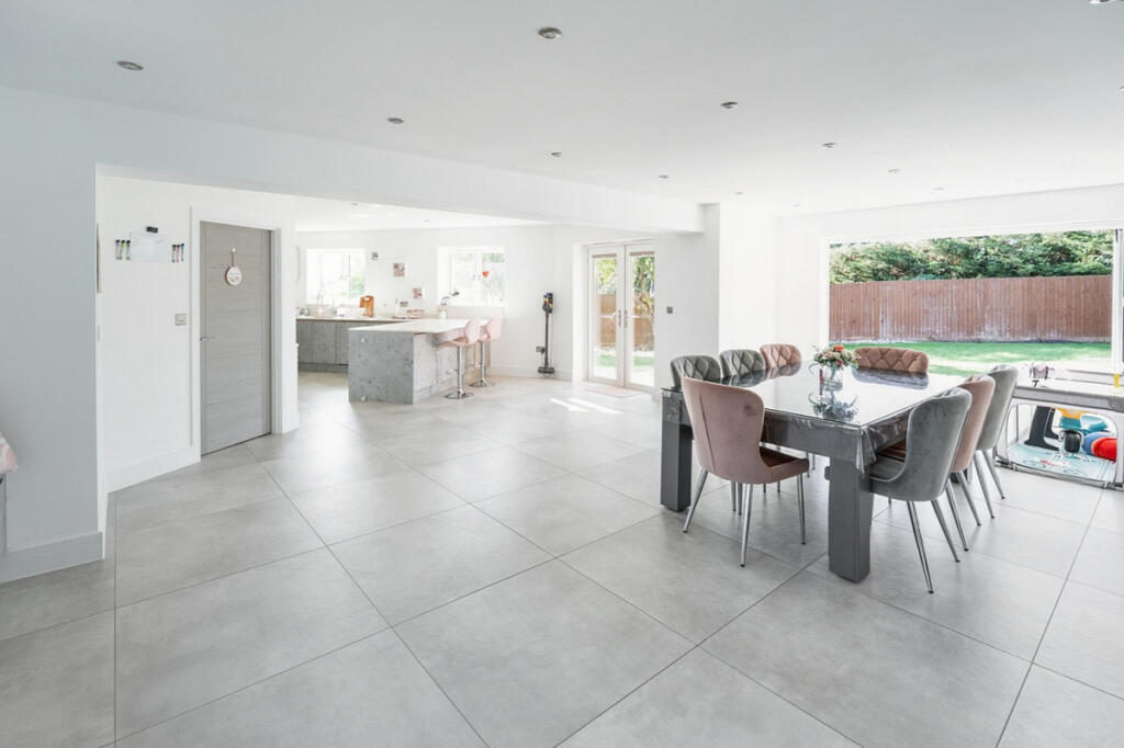 Thorburn Gardens, Northampton, NN3 3DA photo 2