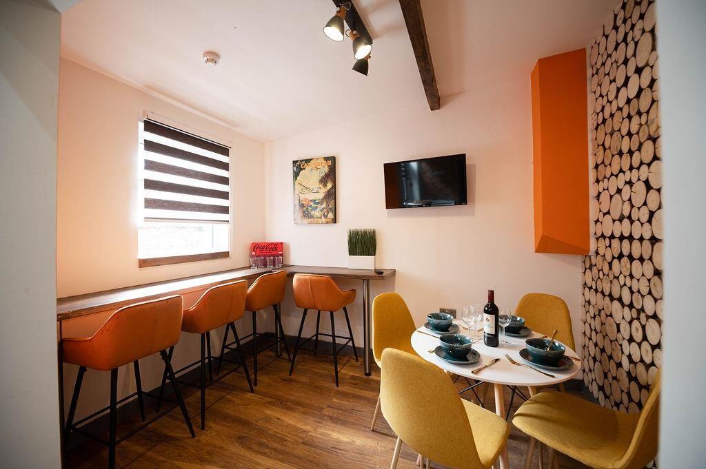 House in Oldham, Greater Manchester - More