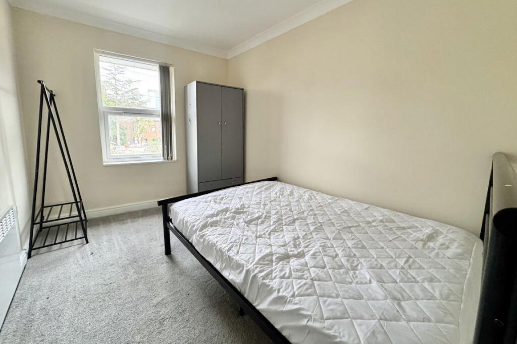 Apartment in Slough - View 5